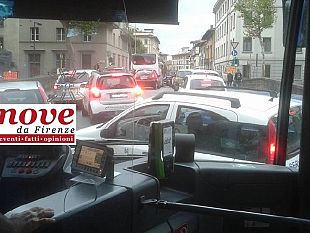 firenze-bloccata-autostrada-vietata-ai-mezzi-pesanti-allagamenti-in-citta
