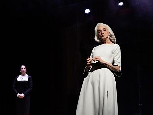 drusilla-foer-in-venere-nemica-al-teatro-puccini-di-firenze