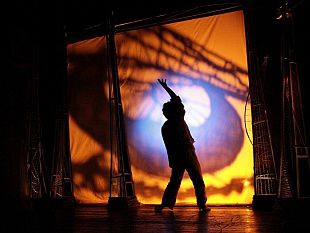 la-musica-afro-electrobeat-di-oy-al-festival-piazze-darmi-e-di-citta