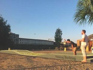 la-nuova-moda-vip-giocare-a-bocce-in-riva-al-fiume