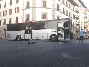 incidente-bus-si-scontra-con-i-vigili-del-fuoco