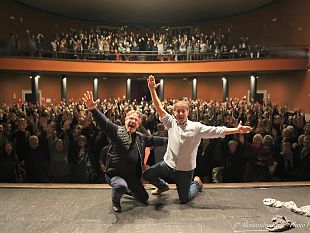 al-teatro-puccini-la-sedicesima-replica-di-caveman