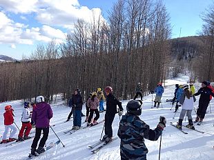 sabato-sulla-neve-discese-e-passeggiate-con-le-ciaspole-al-chiaro-di-luna