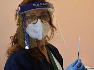 dalla-spagnola-al-covid-vaccinata-signora-di-106-anni