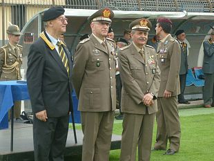b306240027-il-capo-di-stato-maggiore-alla-festa-degli-artiglieri