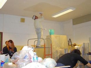 b011241511-si-improvvisano-imbianchini-per-dipingere-le-aule-dei-figli