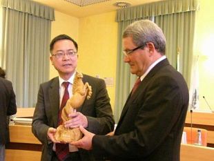 b010151949-prato-cina-accordo-per-l-acquisto-1-milione-di-metri-di-tessuto