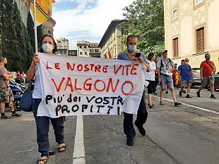 lavoro-le-foto-della-manifestazione-in-piazza-santa-croce