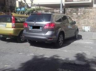 il-sindaco-nardella-parcheggia-sulle-strisce-e-sullo-scivolo-per-disabili