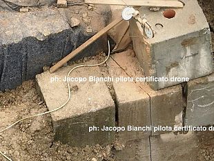 scavi-in-piazza-beccaria-iniziato-il-taglio-dellarco-medievale