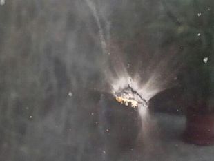 fiorentina-lancia-blocco-di-cemento-su-vetrata-carabinieri