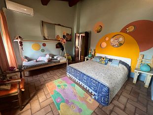 la-casa-di-zia-caterina-diventa-la-tana-dei-supereroi