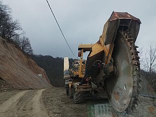 ferma-condanna-alla-violenza-contro-il-cantiere-eolico-di-villore