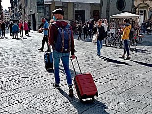 cresce-la-moda-dei-buttadentro-a-firenze