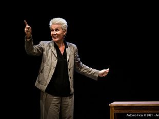 teatro-di-rifredi-antonella-questa-racconta-la-societa-italiana