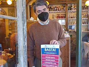 basta-la-rabbia-dei-locali-contro-il-governo