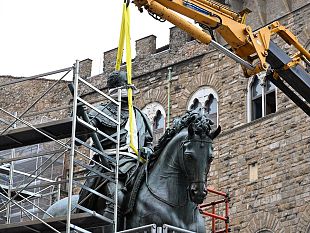 piazza-signoria-cosimo-i-del-giambologna-e-tornato-a-cavallo
