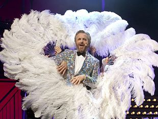 lo-spettacolo-di-christian-de-sica-al-teatro-politeama-pratese