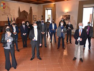 firenze-15-medaglie-di-commiato-a-poliziotti-in-congedo