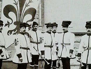 gonfalone-di-firenze-e-famiglia-di-palazzo