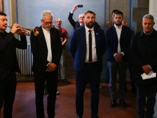 corona-alla-lapide-dei-caduti-della-polizia-e-silenzio-fuori-ordinanza