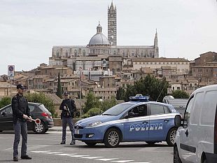 tenta-di-gettarsi-dal-ponte-dopo-una-lite-salvato-da-agenti