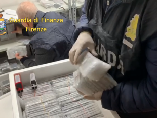 telefonia-vendita-accessori-online-ma-sono-contraffatti-batterie-touch-screen-vetrini