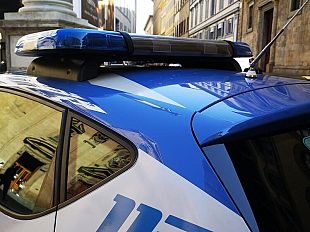 ruba-scarpe-di-pitone-e-una-borsa-pregiata-da-una-boutique-di-via-tornabuoni