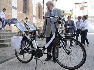 bici-elettrica-si-ricarica-al-sole