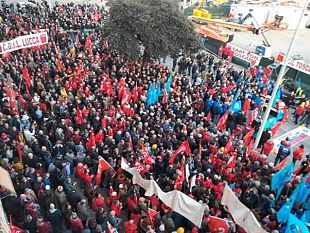 basta-morti-sul-lavoro-migliaia-di-persone-in-via-mariti