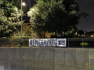 remigrazione-striscione-in-piazza-paolo-uccello