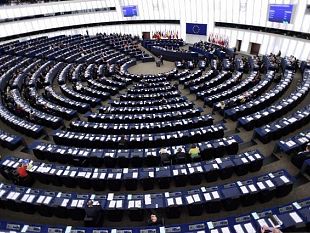 europa-giani-applaude-ursula-von-der-leyen