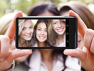 italiani-narcisisti-e-maniaci-dei-selfie