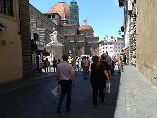 chiusi-la-domenica-per-legge-ma-le-abitudini-sono-cambiate