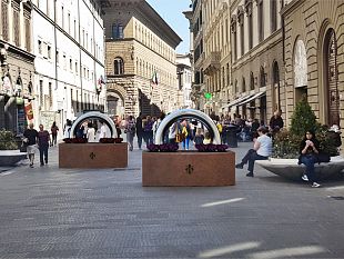 terrorismo-a-firenze-barriere-di-libri-e-lucchetti