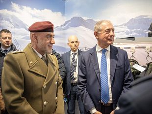 succede-a-firenze-lesercito-a-pittiimmagine-uomo-109-galleria-fotografica