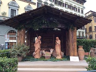 martedi-a-firenze-si-accendono-gli-alberi-di-natale