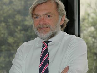 prende-2-cornetti-e-1-brioche-da-asporto-nome-segnato-su-un-registro