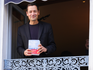 a-firenze-lautore-del-libro-veiller-sur-elle