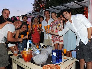 b107041452-gilardino-festeggia-i-29-anni-al-twiga-e-per-restare-in-viola-chiede-chiarezza
