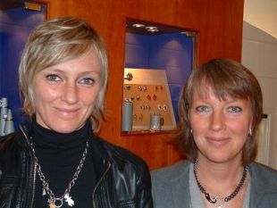 a905161054-contro-corrente-i-gemelli-preziosi-di-due-sorelle-di-valore