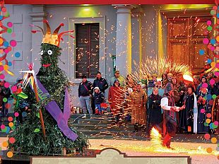 carnevale-di-viareggio-i-premi-burlamacco-e-ondina-doro-a-marcore-e-luxuria