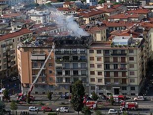 in-fiamme-un-condominio-sul-lungarno-cristoforo-colombo