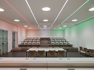 la-tesi-di-laurea-si-discute-nella-sala-consiliare