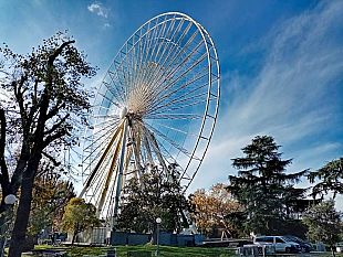 firenze-la-ruota-panoramica-della-fortezza-prende-forma