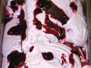 curva-fiesole-in-pista-al-mugello-il-gelato-viola-su-due-ruote