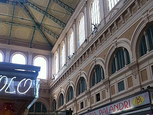 apre-il-nuovo-banco-di-street-food-alle-vettovaglie-al-mercato-centrale-di-livorno