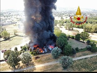incendio-a-firenze-alta-colonna-di-fumo-sopra-la-citta