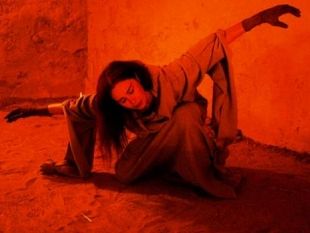 b007201507-gabriela-corini-al-castello-di-sarteano-recita-rainer-maria-rilke