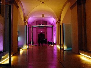 galleria-delle-carrozze-da-mesi-occupata-da-una-mostra